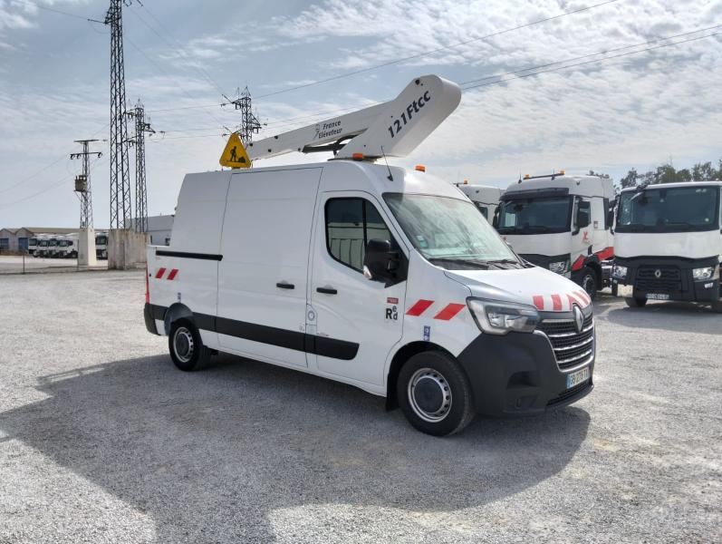 Furgoneta Renault Master Vehículos especiales grúa de asistencia