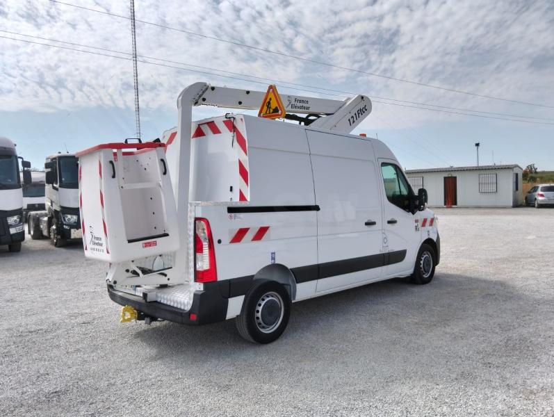 Furgoneta Renault Master Vehículos especiales grúa de asistencia