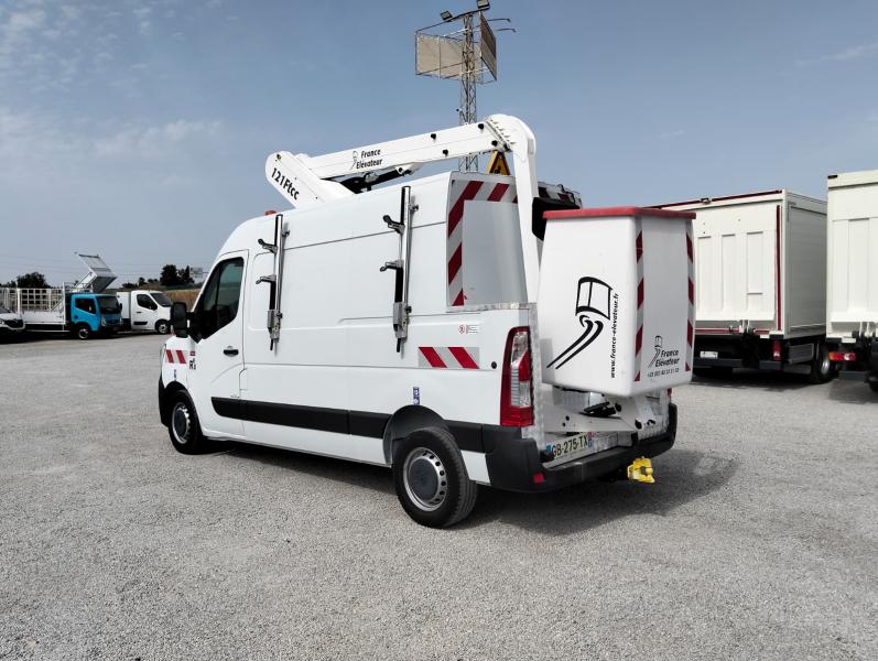Furgoneta Renault Master Vehículos especiales grúa de asistencia