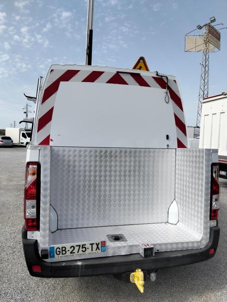 Furgoneta Renault Master Vehículos especiales grúa de asistencia