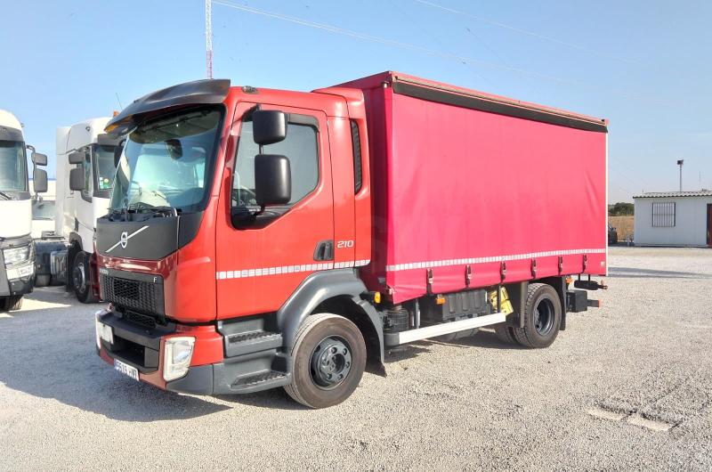 Camión Volvo FL 210.12 Lonas deslizantes PLFD (Tautliner)