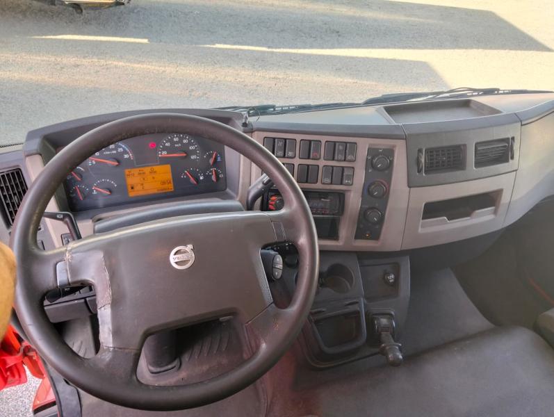 Camion Volvo FL 210.12 Rideaux coulissants PLSC (tautliner)