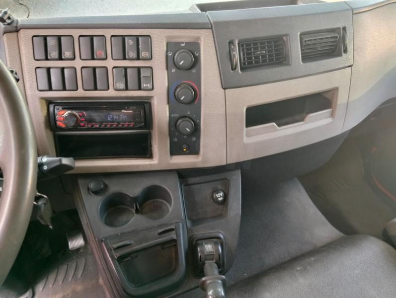 Camion Volvo FL 210.12 Rideaux coulissants PLSC (tautliner)