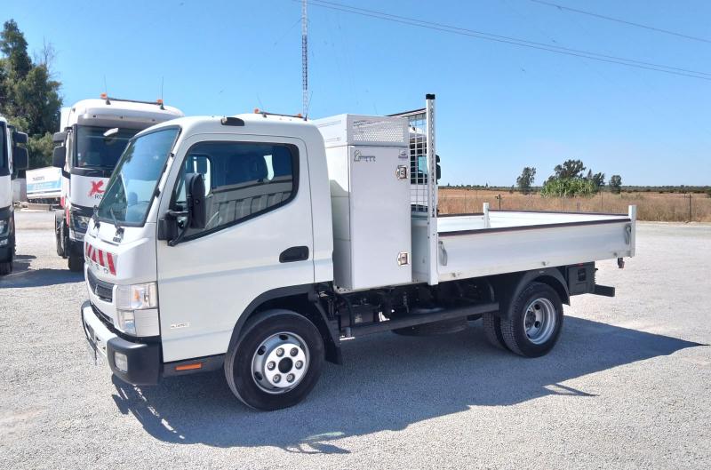 Camión Mitsubishi Fuso FE Series CANTER Caja abierta