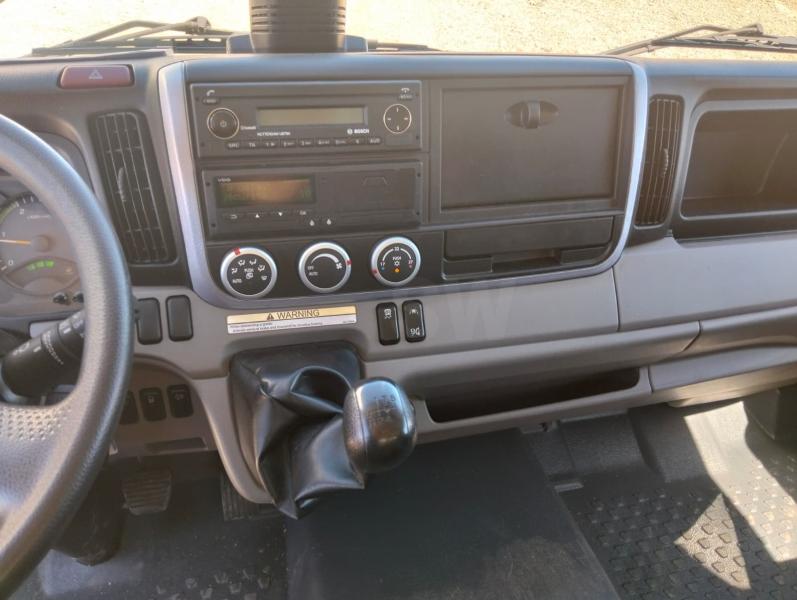 Camión Mitsubishi Fuso FE Series CANTER Caja abierta