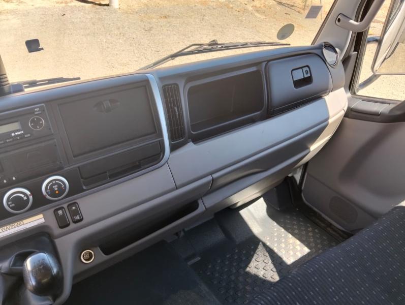 Camión Mitsubishi Fuso FE Series CANTER Caja abierta