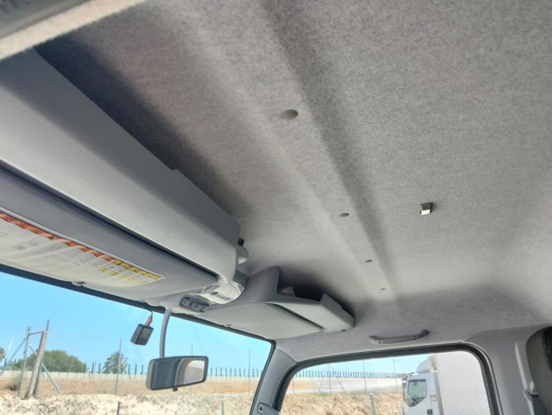 Camión Mitsubishi Fuso FE Series CANTER Caja abierta