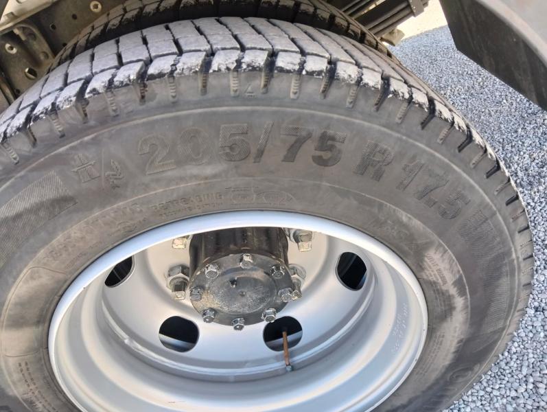 Camión Mitsubishi Fuso FE Series CANTER Caja abierta