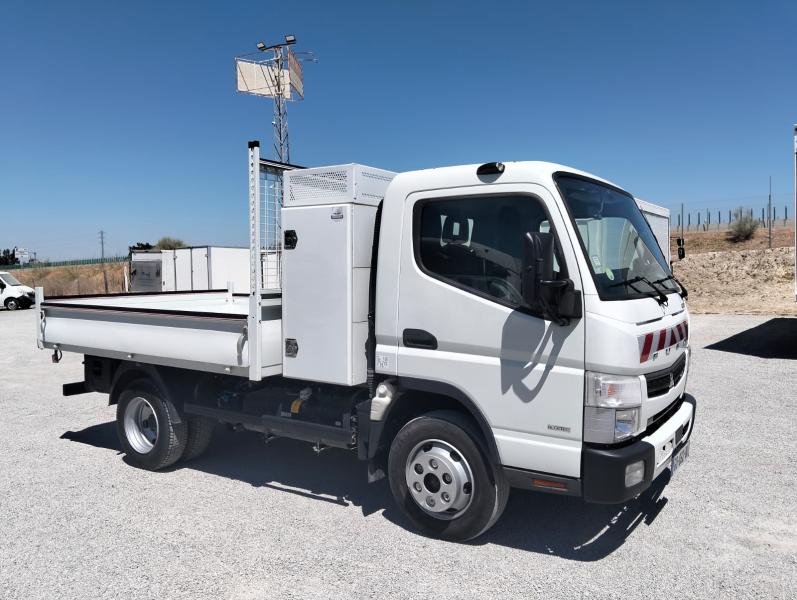 Camión Mitsubishi Fuso FE Series CANTER Caja abierta
