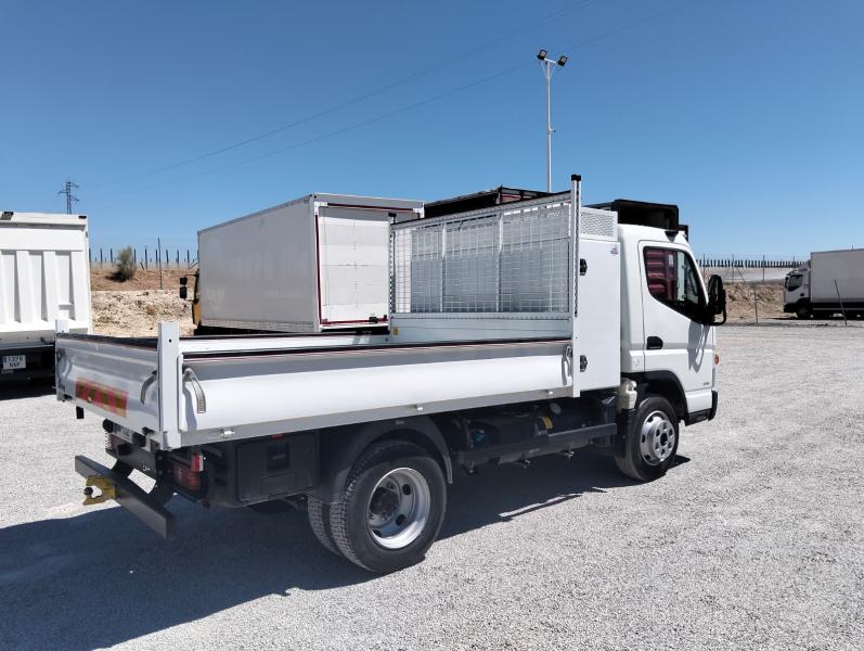 Camión Mitsubishi Fuso FE Series CANTER Caja abierta