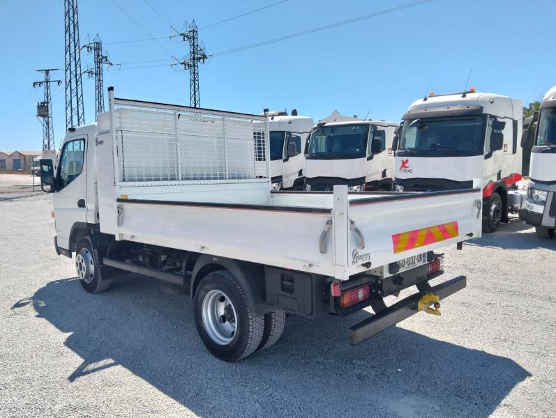 Camión Mitsubishi Fuso FE Series CANTER Caja abierta