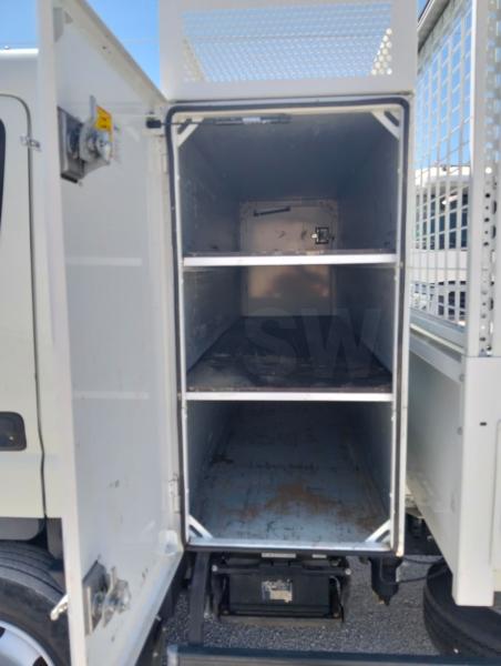 Camión Mitsubishi Fuso FE Series CANTER Caja abierta