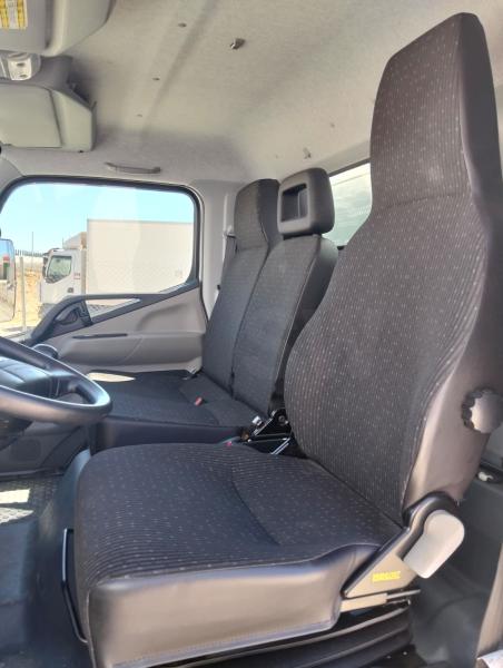 Camión Mitsubishi Fuso FE Series CANTER Caja abierta