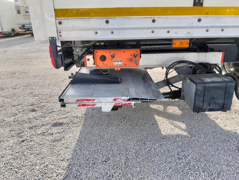 Camión Renault Midlum 220.12 Furgón