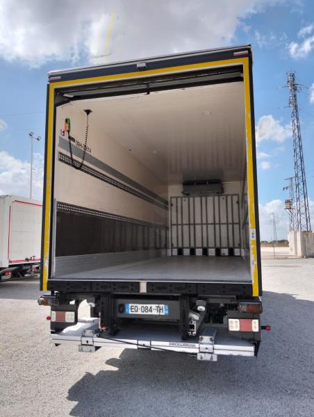 Camión Renault D-Series 280.19 Frigorífico Mono temperatura