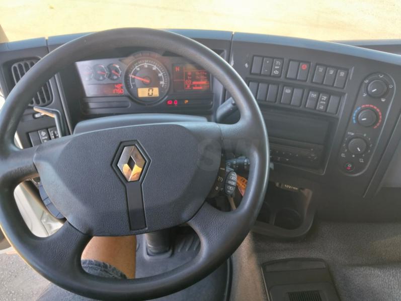Camión Renault D-Series 320.26 Furgón