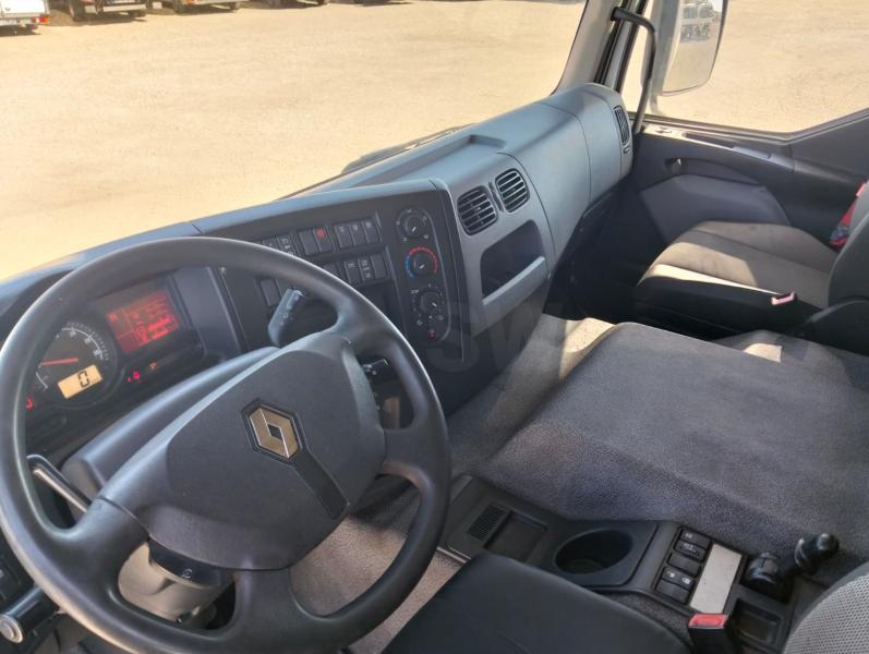 Camión Renault D-Series 320.26 Furgón