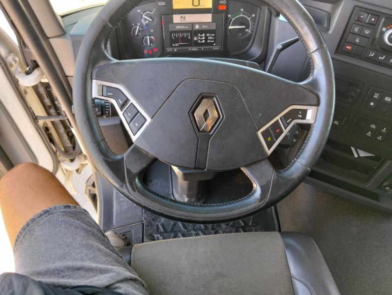 Camión Renault C-Series 380 6x2 Furgón