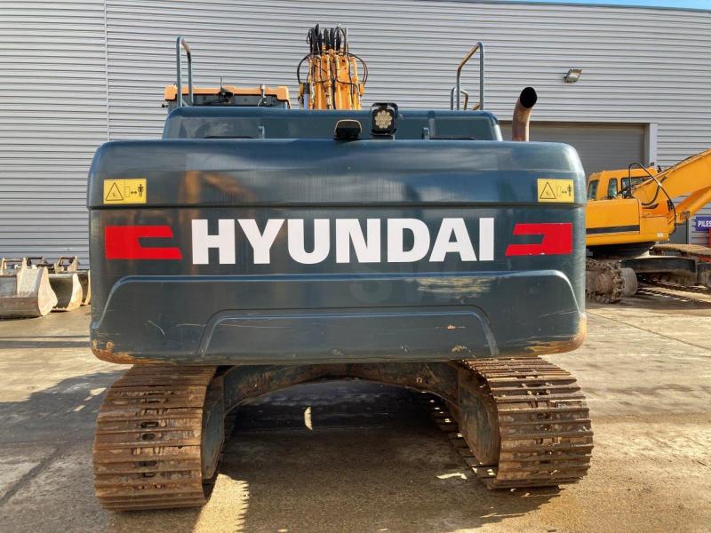 Pelle sur chenilles Hyundai HX220L
