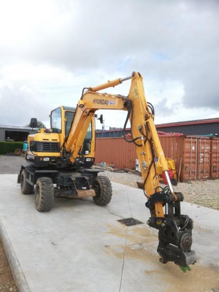 Pelle sur pneus Hyundai R55W-9A