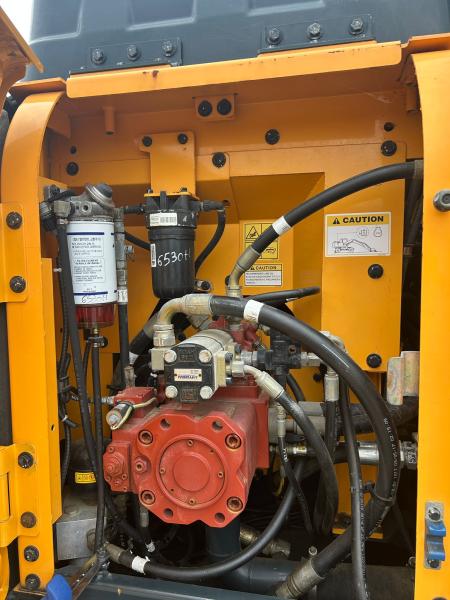 Pelle sur pneus Hyundai HW 140