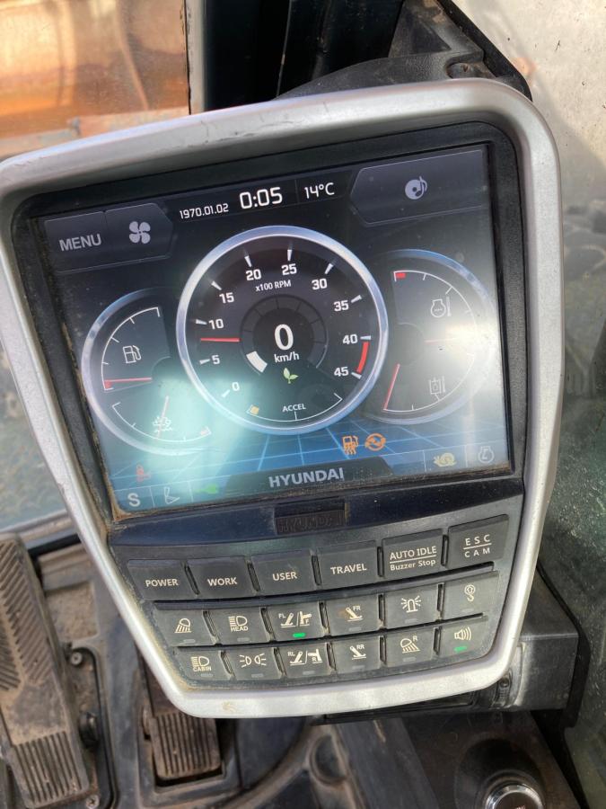 Pelle sur pneus Hyundai HW 140