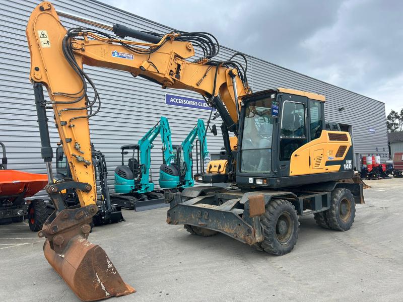 Pelle sur pneus Hyundai HW 140