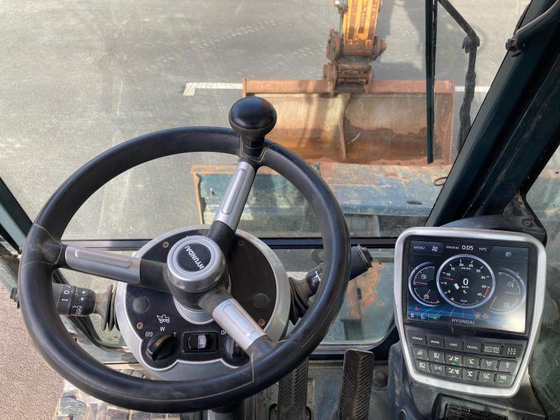 Pelle sur pneus Hyundai HW 140
