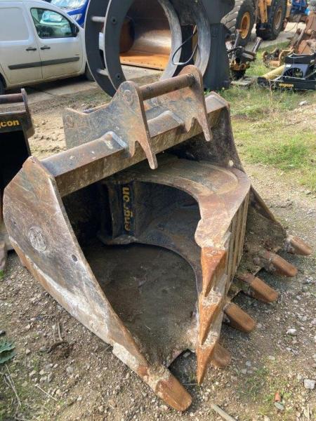 Pelle sur chenilles JCB 245XR