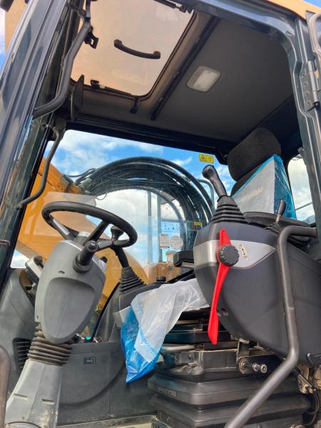 Pelle sur pneus Hyundai HW 140