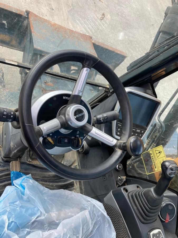 Pelle sur pneus Hyundai HW 140