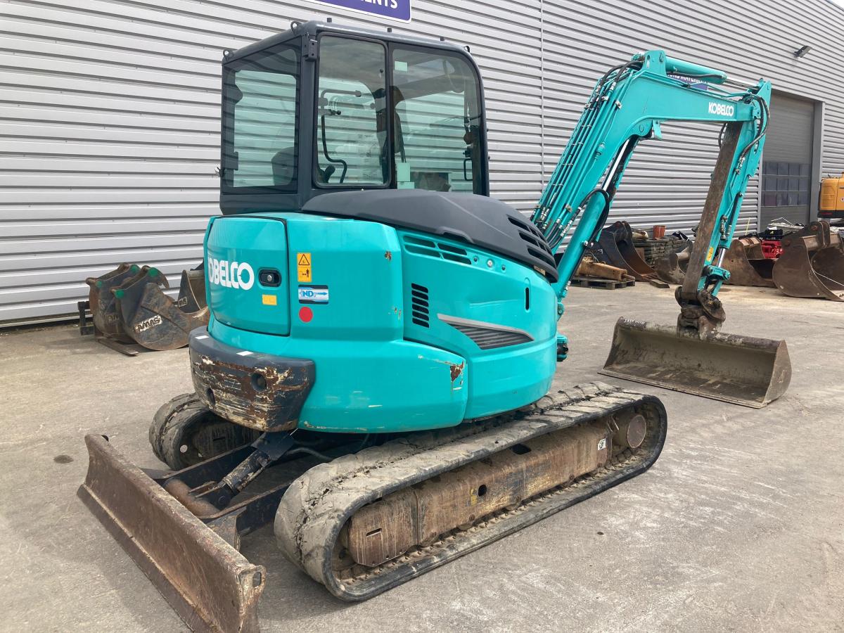 pelle Kobelco SK55SRX-6