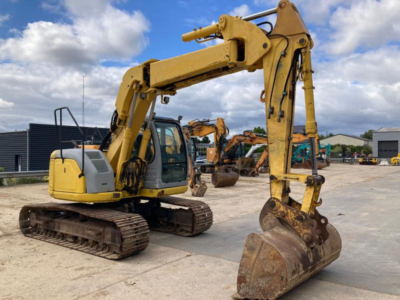 Pelle sur chenilles Kobelco E135SR