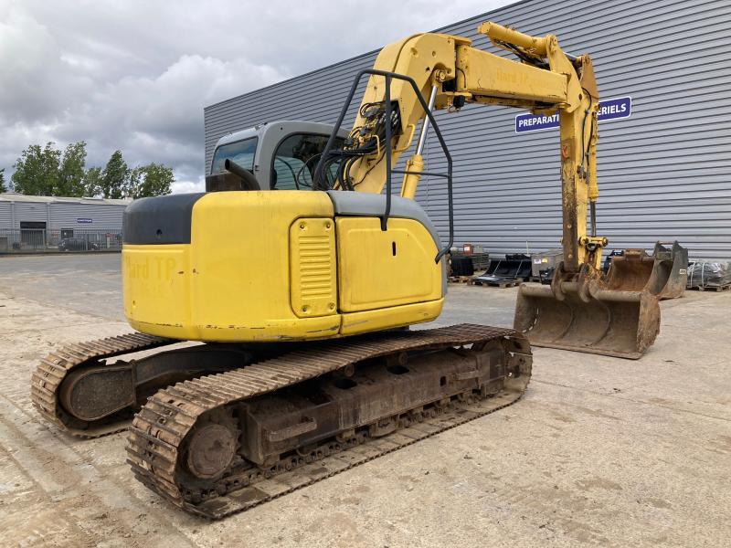 Pelle sur chenilles Kobelco E135SR