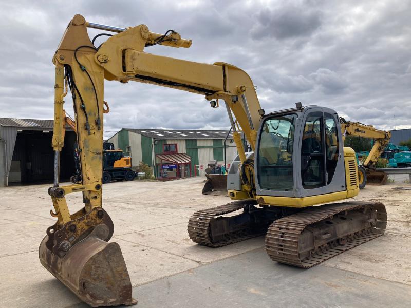 Pelle sur chenilles Kobelco E135SR
