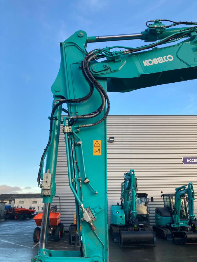 Pelle sur chenilles Kobelco SK140SRLC-7