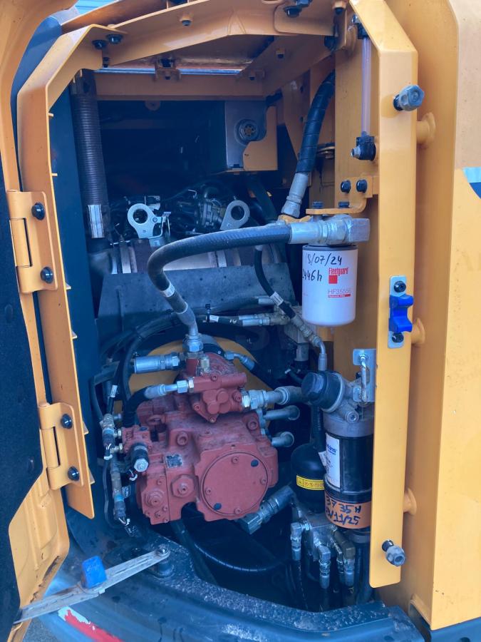 Pelle sur chenilles Hyundai HX130 LCR