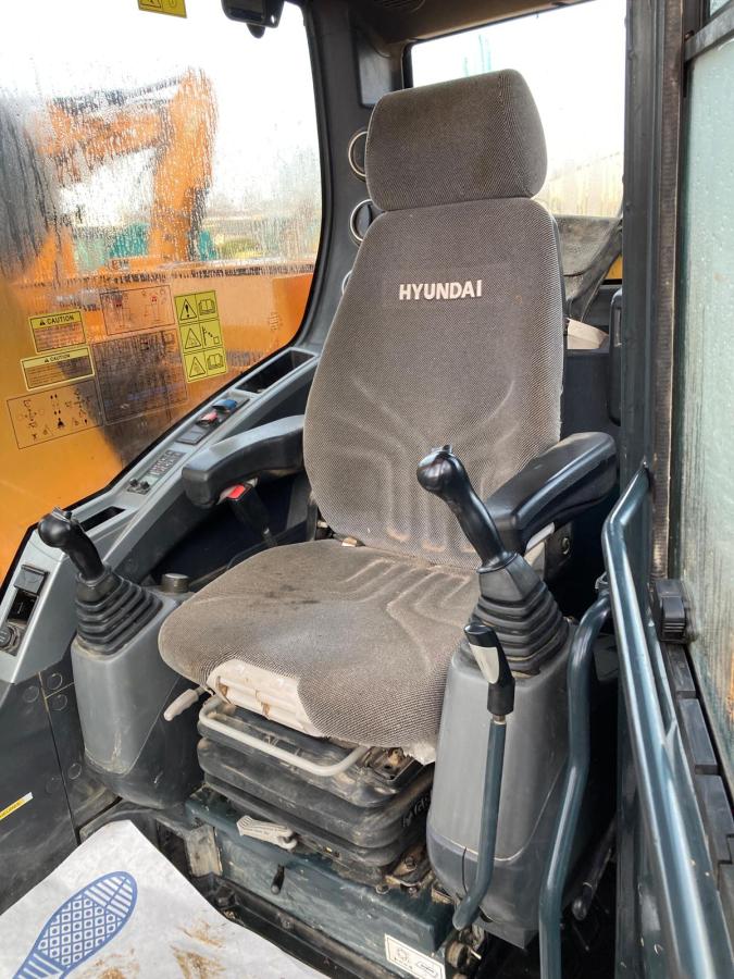 Pelle sur chenilles Hyundai HX130 LCR