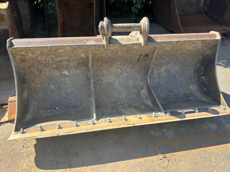 Pelle sur chenilles Kobelco SK140SRLC-7
