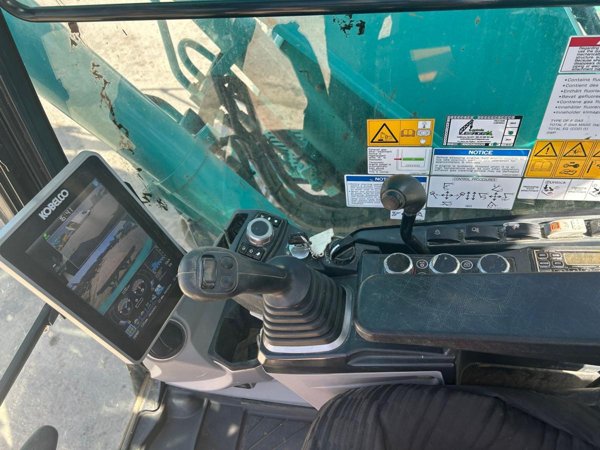 Pelle sur chenilles Kobelco SK140SRLC-7