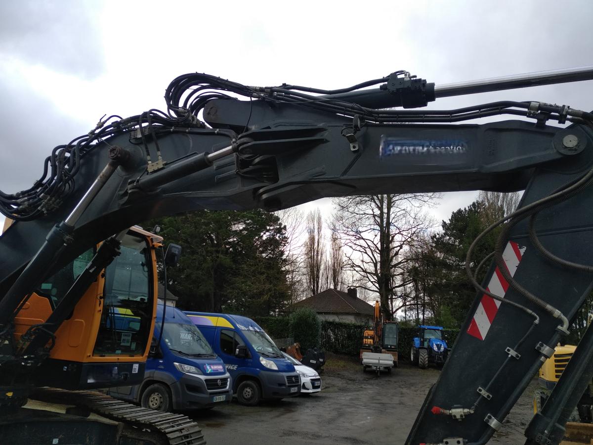 Pelle sur chenilles Hyundai HX235A LCR