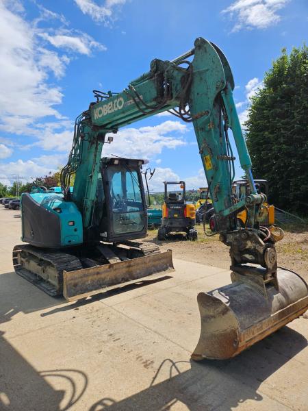 Pelle sur chenilles Kobelco SK75SR-7