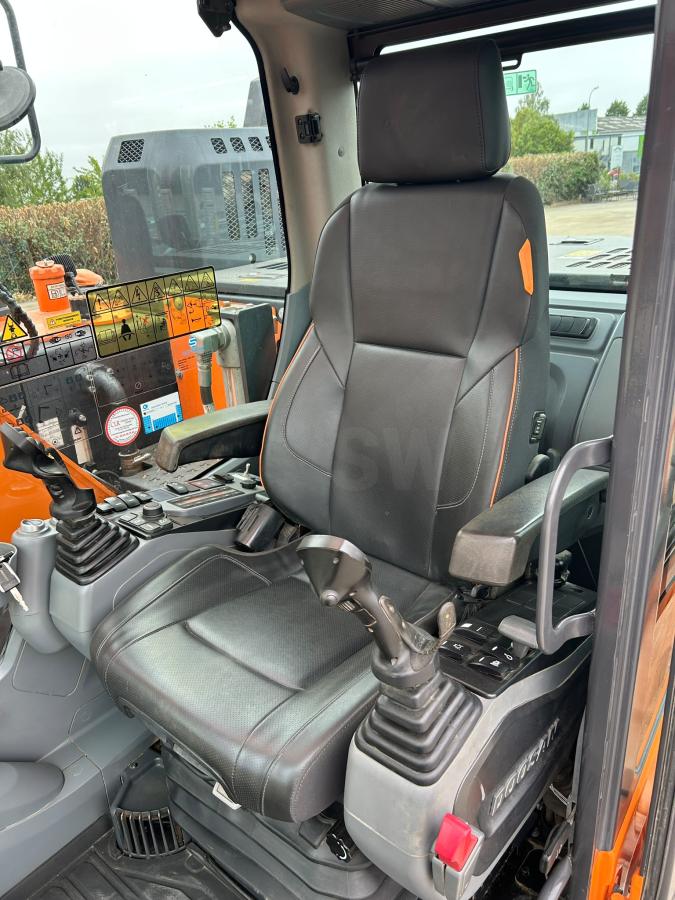Pelle sur chenilles Doosan DX140LCR-7