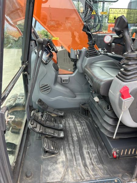 Pelle sur chenilles Doosan DX140LCR-7
