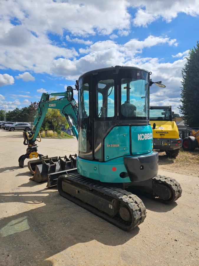 pelle Kobelco SK30SR-6E