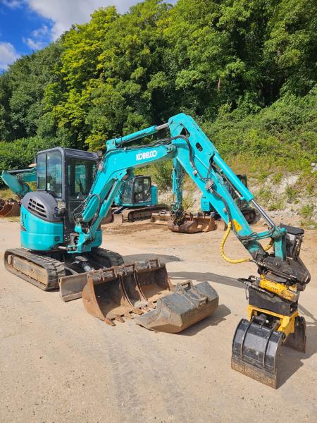 pelle Kobelco SK30SR-6E