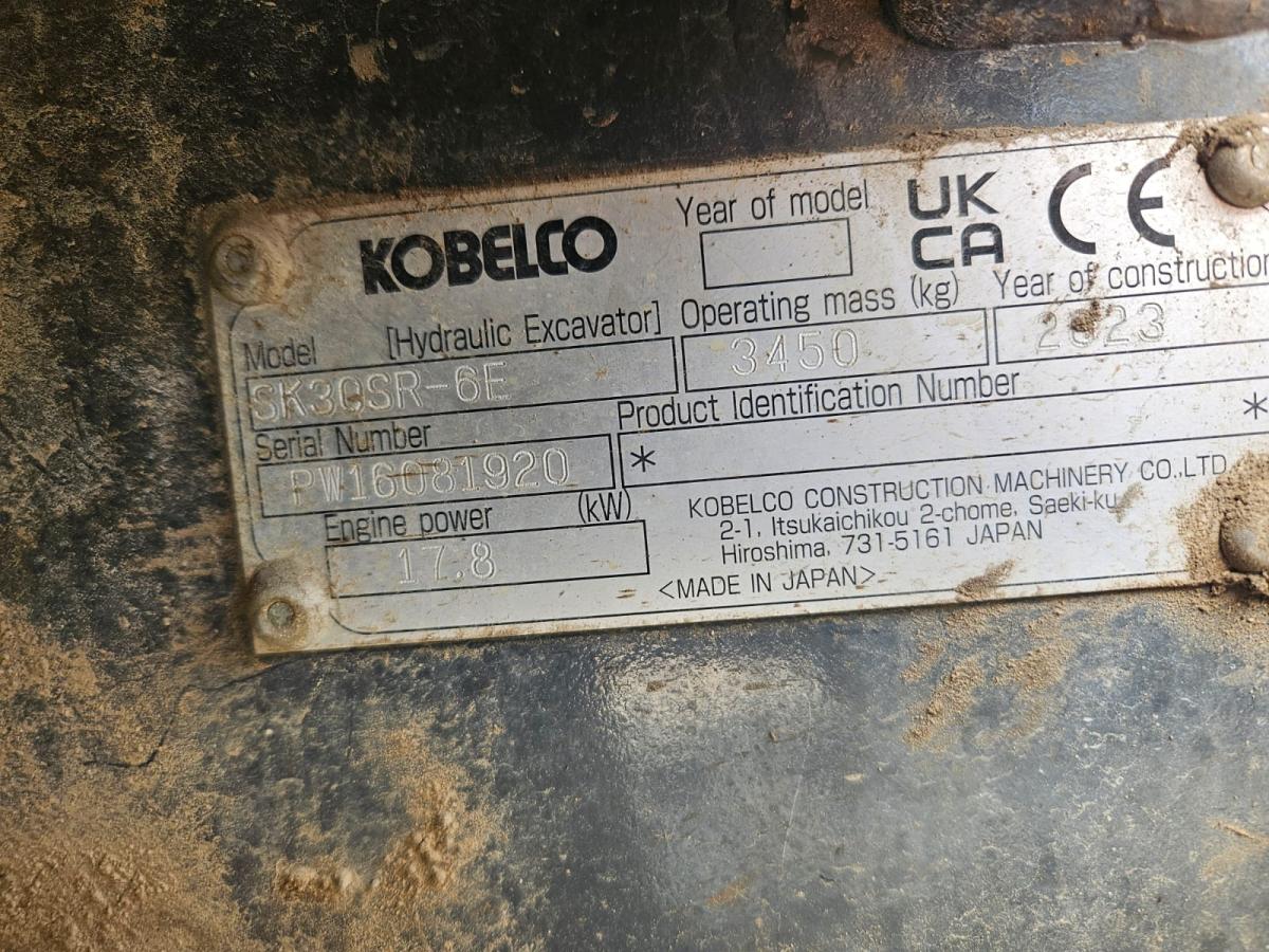 pelle Kobelco SK30SR-6E