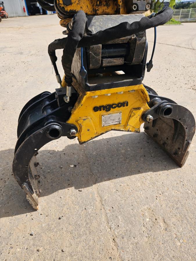 pelle Kobelco SK30SR-6E