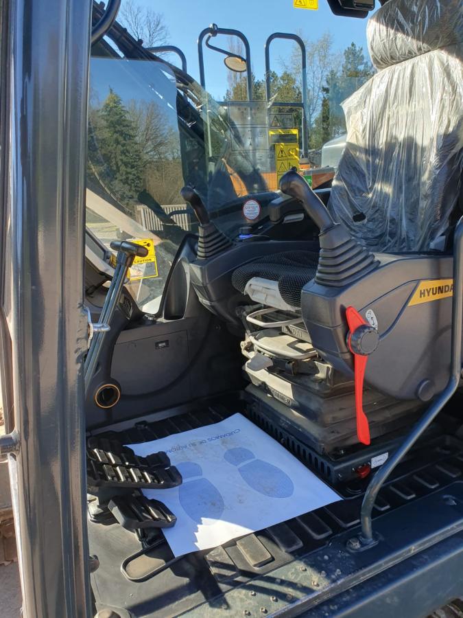 Pelle sur chenilles Hyundai HX260A NL