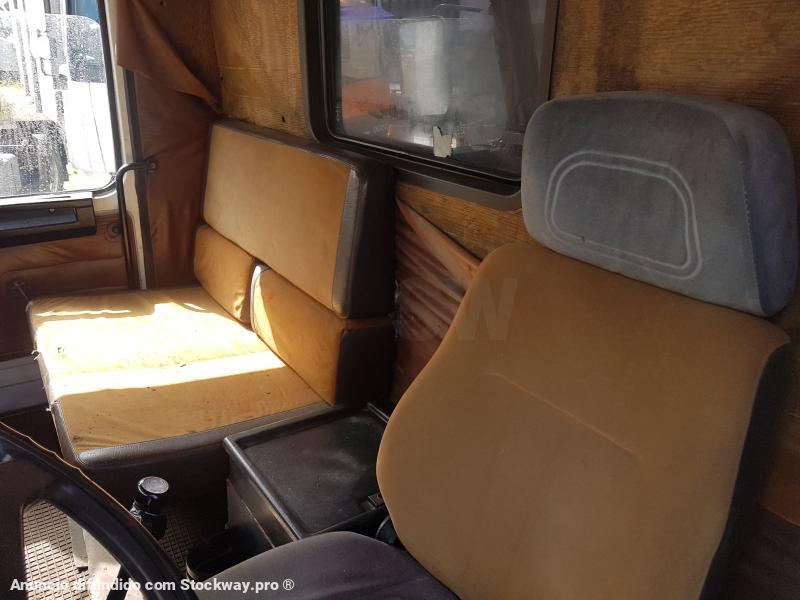 Photo Scania 142H Oldtimer - Original Tractor Head with Nose Cabin  image 9/10